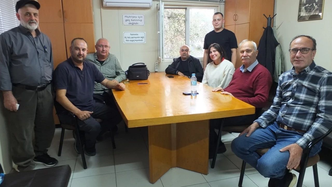 Balıkesir’in Burhaniye ilçesinde üreticilerle bir araya gelen Tariş Zeytin ve