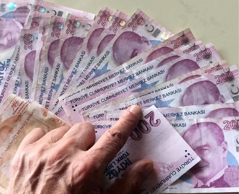 Türkiye’de enflasyonun yükselmesinde temel dinamiklerin ücretler olmadığı, asgari ücretteki artışların