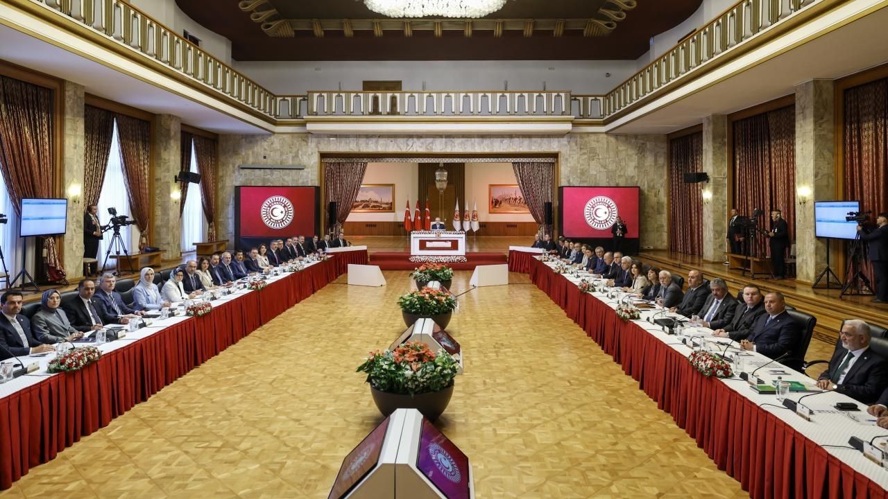 "Al sana ip, haydi as" söyleminden İmralı ziyaretine! Bartu Soral’dan sürece sert tepki