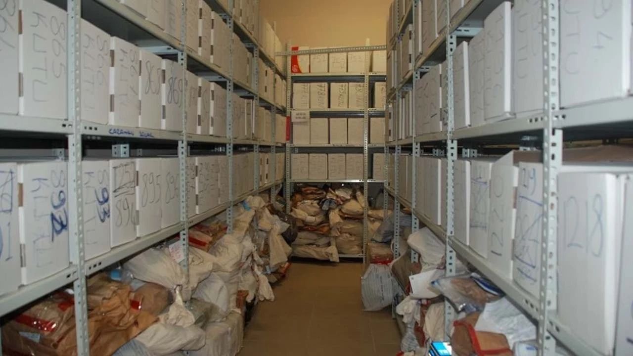 Büyükçekmece Adliyesi’nde görevli bir personelin emanet bölümündeki 25 kilogram altını