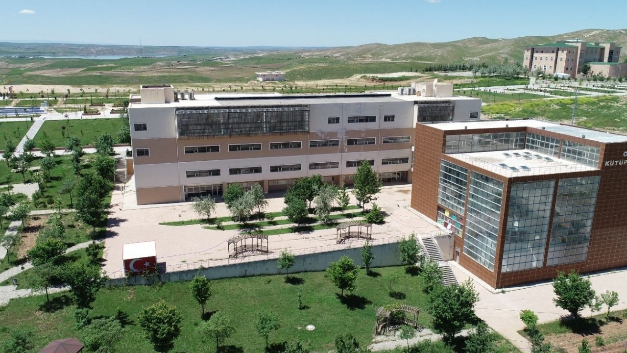Yarın okullar tatil mi? Hangi illerde yarın okullar tatil olacak? 30 Aralık Salı için açıklama yapıldı mı?