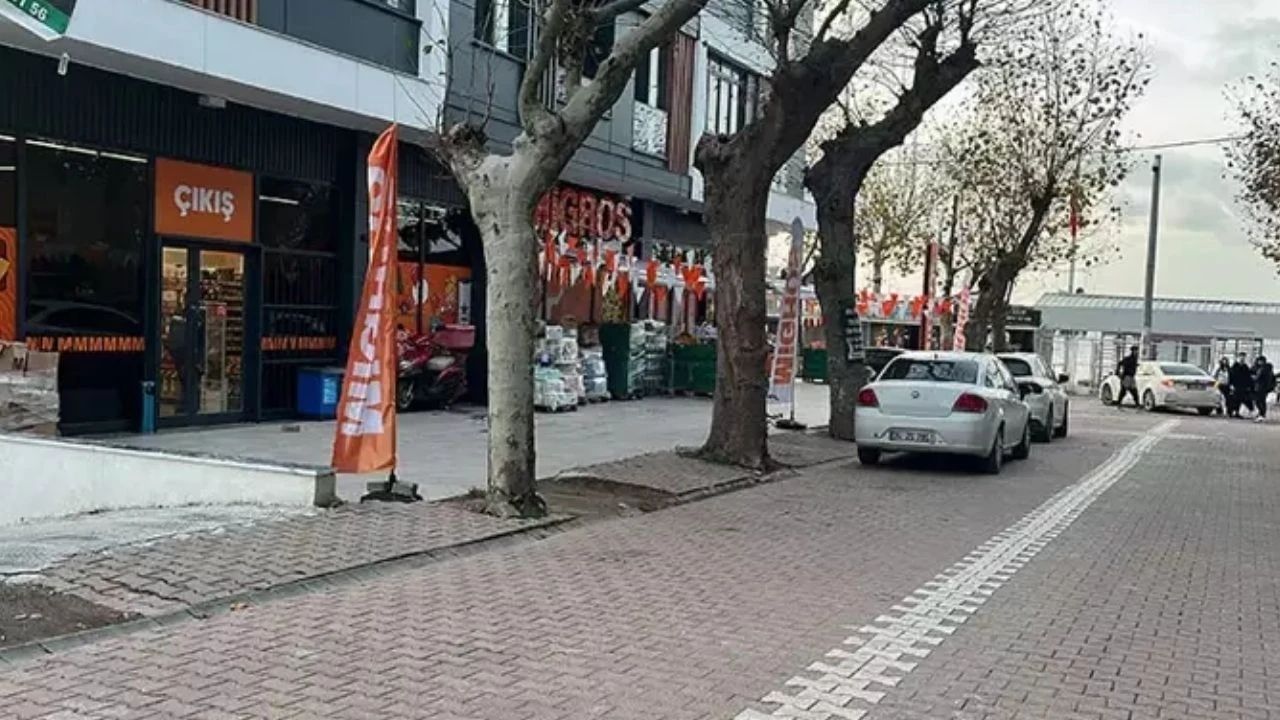 Kocaeli’nin Darıca ilçesinde bir zincir marketin temizlik görevlisi, kargo poşeti