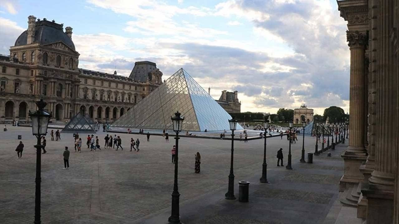 Fransa’nın başkenti Paris’te bulunan dünyaca ünlü Louvre Müzesi’nin personeli, kötüleşen