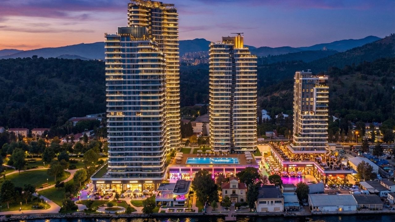 Şehrin tek sahil projesi olma ayrıcalığıyla hayata geçen Neva Yalı