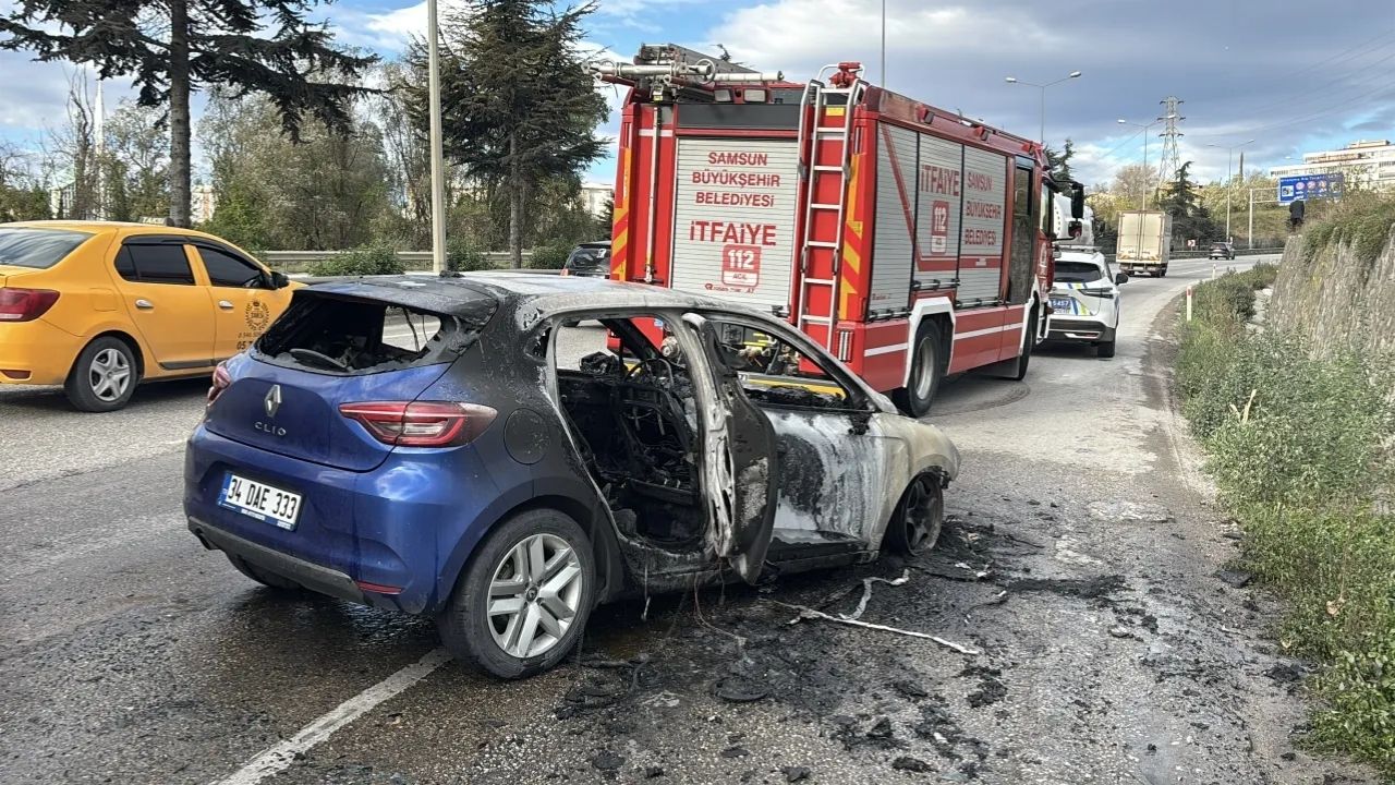 Samsunspor’un Hollandalı oyuncusu Anthony Musaba’nın kullandığı otomobil, İlkadım’da seyir halindeyken