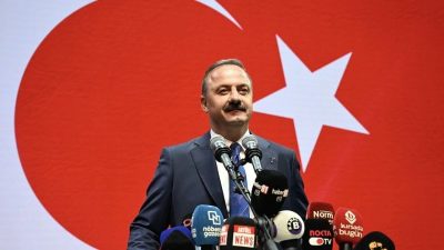 Anahtar Parti Genel Başkanı Yavuz Ağıralioğlu, memleketi Trabzon’da cumhurbaşkanlığı adaylığını