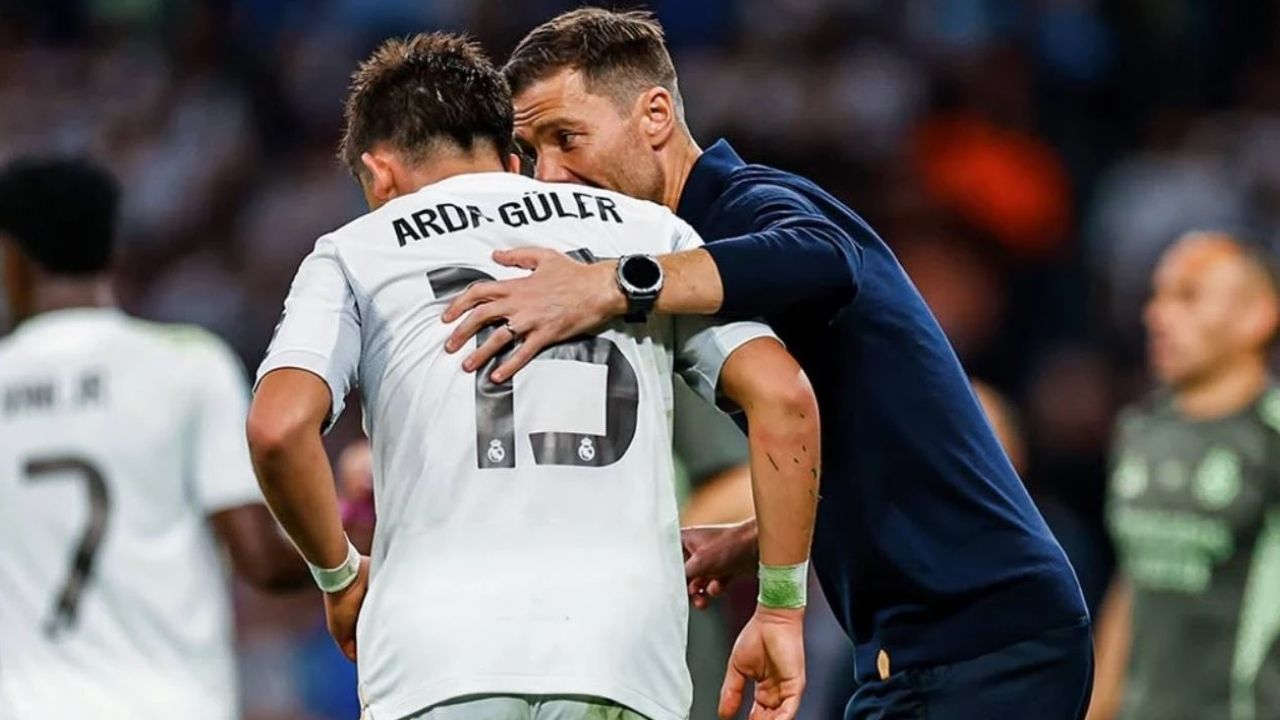 Real Madrid forması giyen Arda Güler, görevinden ayrılan teknik direktör