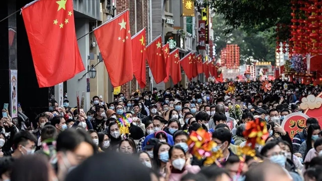 Çin’in nüfusu 2025 yılında da azalmaya devam etti. Ülke nüfusu,