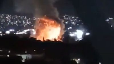 Venezuela’nın başkenti Caracas’ta gece saatlerinde art arda patlamalar meydana geldi.