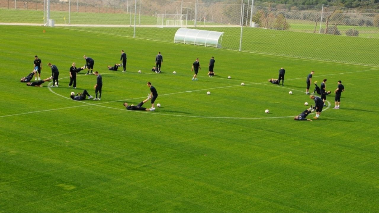 Türkiye karşıtı çıkışlarıyla bilinen Rus milletvekili Vitaliy Milonov, Rus futbol