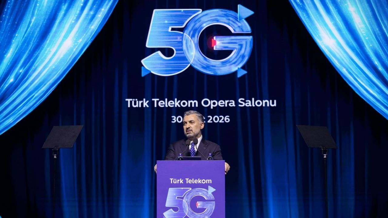 Türk Telekom'dan 5G sahnesinde tarihi gece: Müslüm Gürses hologramıyla Sefo düeti