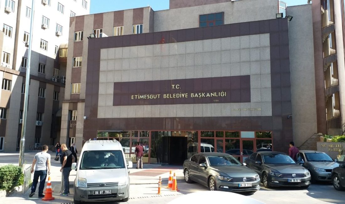 Ankara’da, Erdal Beşikçioğlu’nun başkanlığını yaptığı Etimesgut Belediyesi’ne yönelik zimmet soruşturması