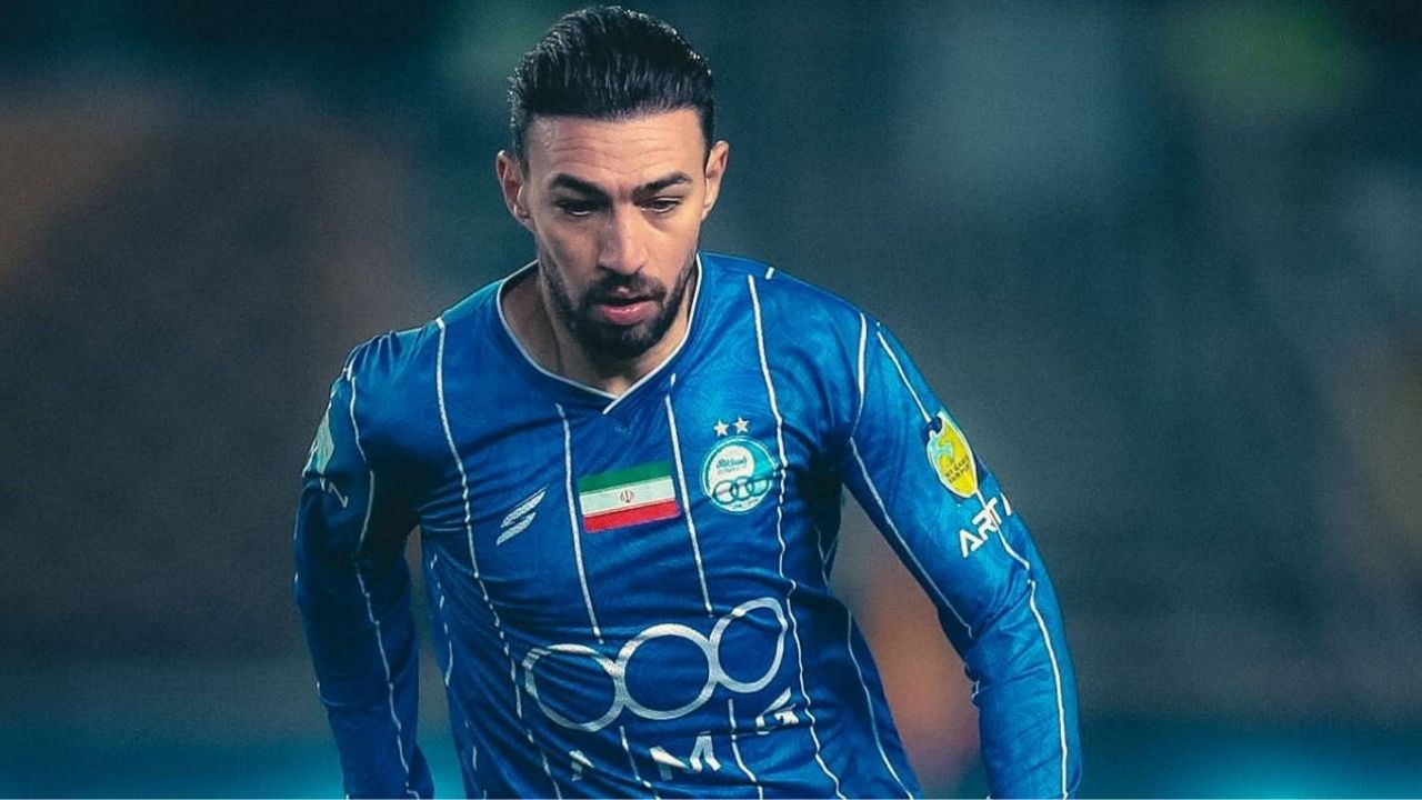 İran'da çatışmaların ortasında kalan dünyaca ünlü futbolcu Türkiye'ye sığındı 1 İran'da çatışmaların ortasında kalan dünyaca ünlü futbolcu Türkiye'ye sığındı