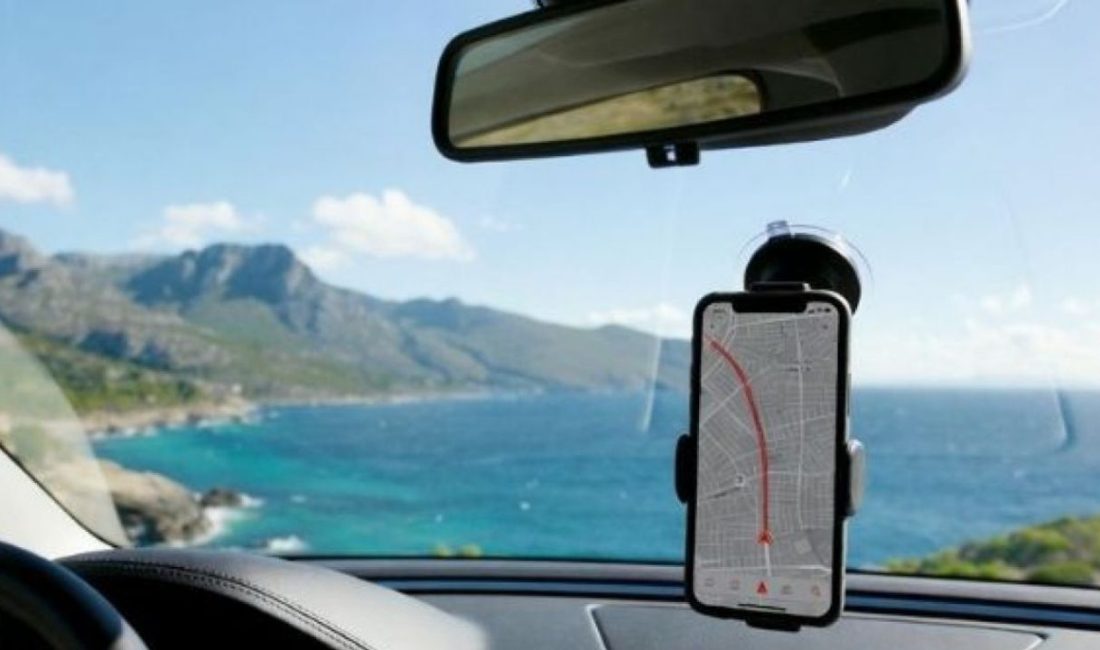 Yeni yönetmelikle birlikte, araç içinde ön cama telefon takmak veya
