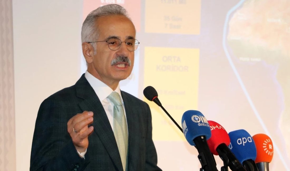 Ulaştırma ve Altyapı Bakanı Abdulkadir