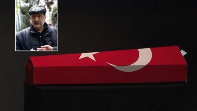 Usta sanatçı Ferdi Atuner için Taksim AKM’de düzenlenen anma töreninde,