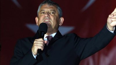 CHP Genel Başkanı Özgür Özel, Ataşehir’de düzenlenen mitingde hükümet politikaları,
