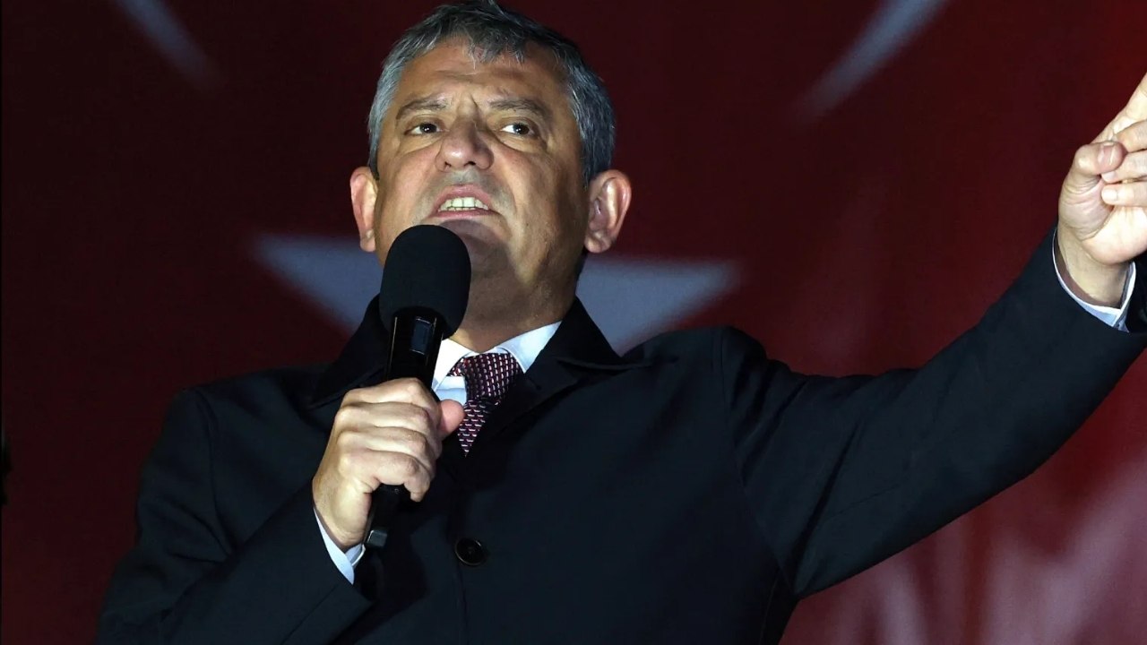 CHP Genel Başkanı Özgür Özel, Ataşehir’de düzenlenen mitingde hükümet politikaları,