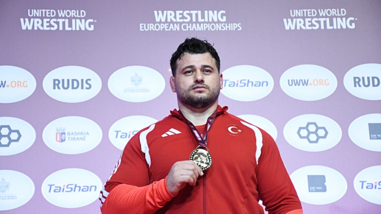 Milli güreşçi Rıza Kayaalp, Avrupa Güreş Şampiyonası’nda altın madalya kazanarak