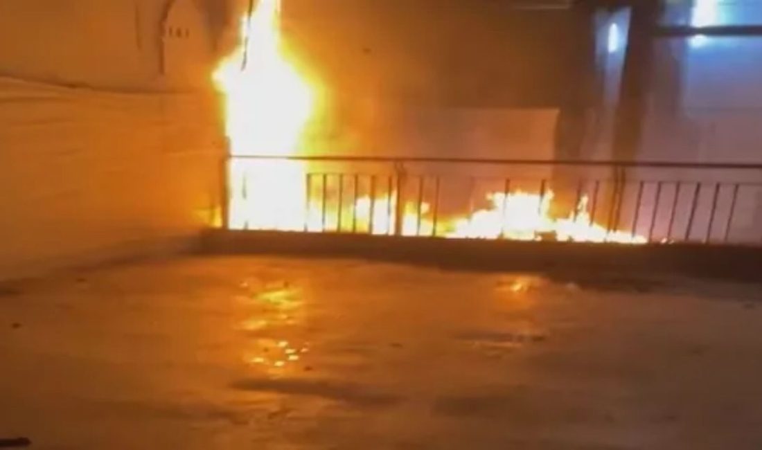 Taksim Metro İstasyonu’nda dün akşam saatlerinde asansörün elektrik panosunda yangın