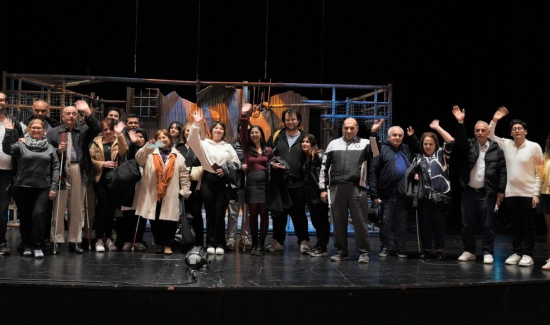 Türk Telekom’un “Erişilebilir Tiyatro” projesi kapsamında, Devlet Tiyatroları ve Atatürk