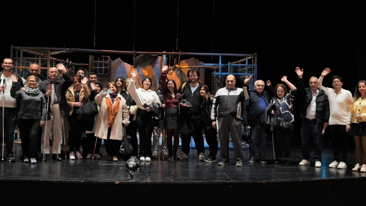 Türk Telekom’un “Erişilebilir Tiyatro” projesi kapsamında, Devlet Tiyatroları ve Atatürk