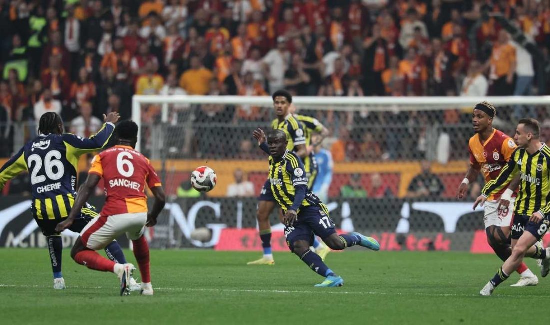 Pazar akşamı oynanan İstanbul derbisinde Galatasaray'ın Fenerbahçe'yi 3-0 yenmesiyle Galatasaray'ın