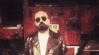 Ekonomi gazeteciliği yapan Serdar Sağlam, bu kez kalemini değil notaları