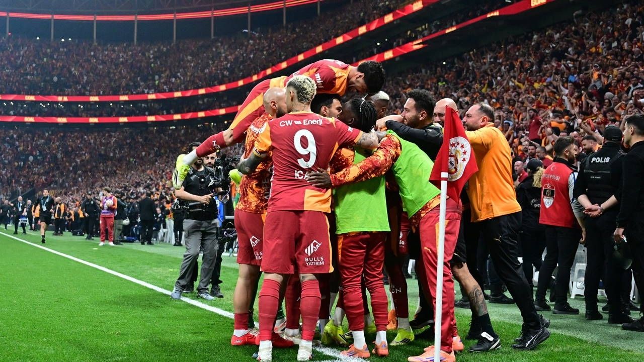 Süper Lig’in 33. haftasında Galatasaray, sahasında Antalyaspor’u 4-2 mağlup ederek