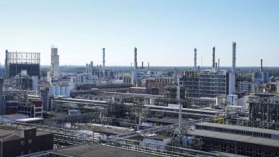 Almanya ve Fransa’da özel sektör faaliyetleri, artan enerji maliyetleri ve