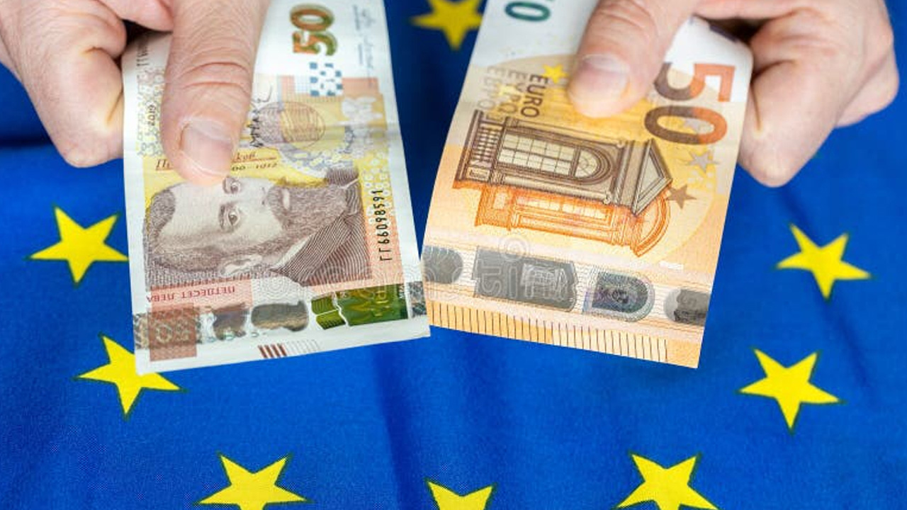 Bulgaristan’ın euroya geçiş sürecinde tüketicilerin fiyatları karşılaştırabilmesi amacıyla uygulanan çift