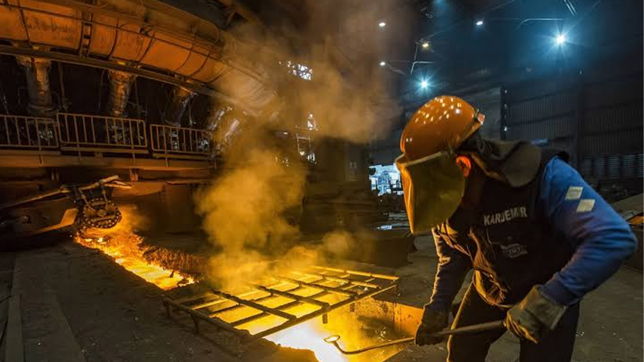 Beylikdüzü Organize Sanayi Bölgesi’nde faaliyet gösteren 3 fabrikaya, sayaçlara dışarıdan