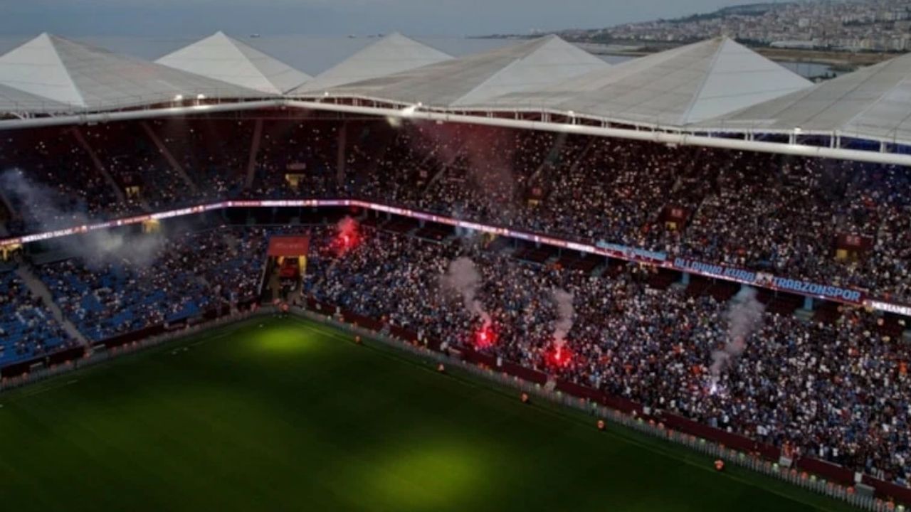 Trabzonspor'da kombine satışlarında tarihi seviyeye ulaşıldı. Bordo-mavili kulübün başkanı Ertuğrul