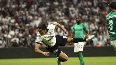 Beşiktaş’ın yeni golcüsü Dusan Vlahovic, siyah-beyazlı formayla ilk maçına UEFA
